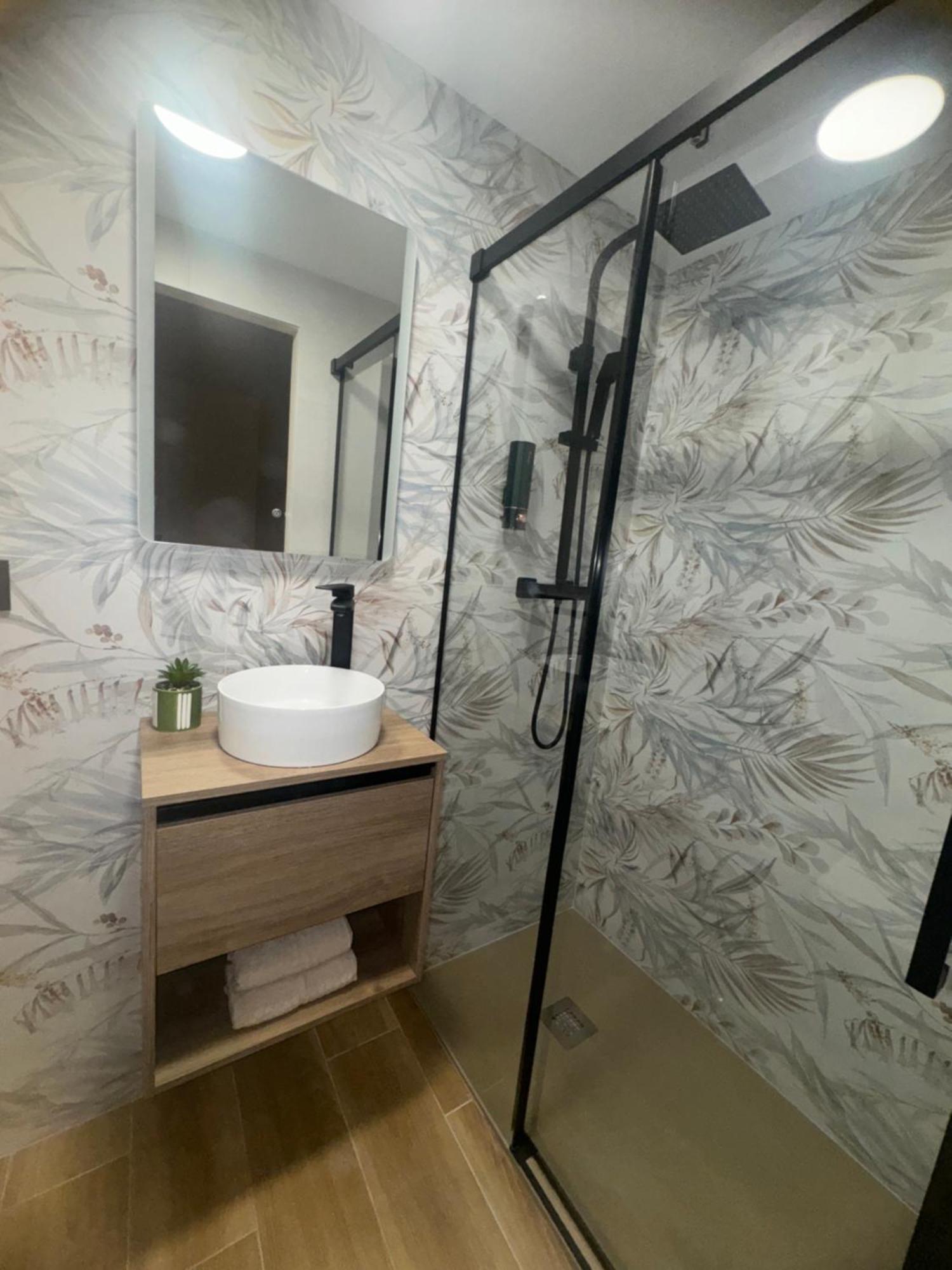 Parking Vigilado Gratis Pleno Centro,Cozy Apartment Granada Picon Center, Recien Reformado Kültér fotó